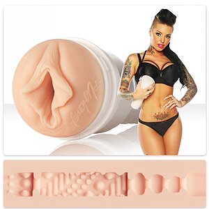 Masturbator Christy Mack Attack pe Vibreaza.ro